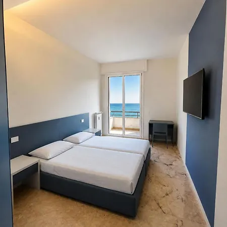 Bay * Chiavari